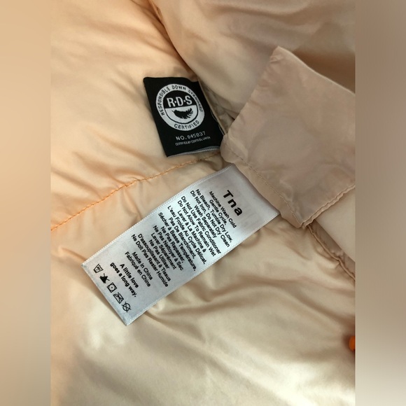 Womens aritzia mega puff jacket - Picture 10 of 14